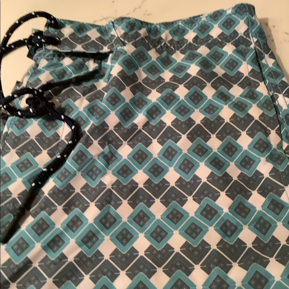 Men’s geometric pattern swim trunks